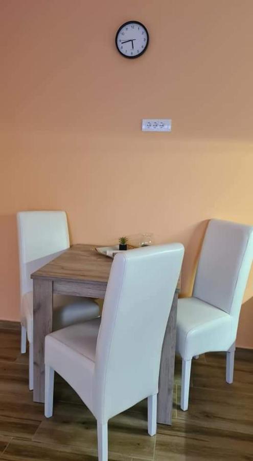 Ales Apartman Sombor Exteriör bild